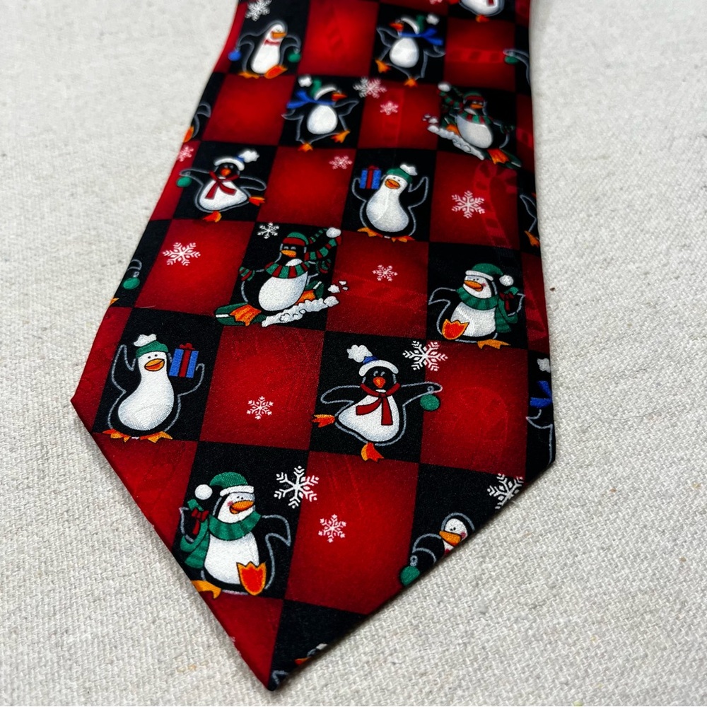 Hallmark - Yule TIE Greetings - Penguin Pattern Silk Tie